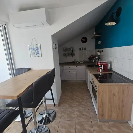Daire Sea View With Swimming Pool Near